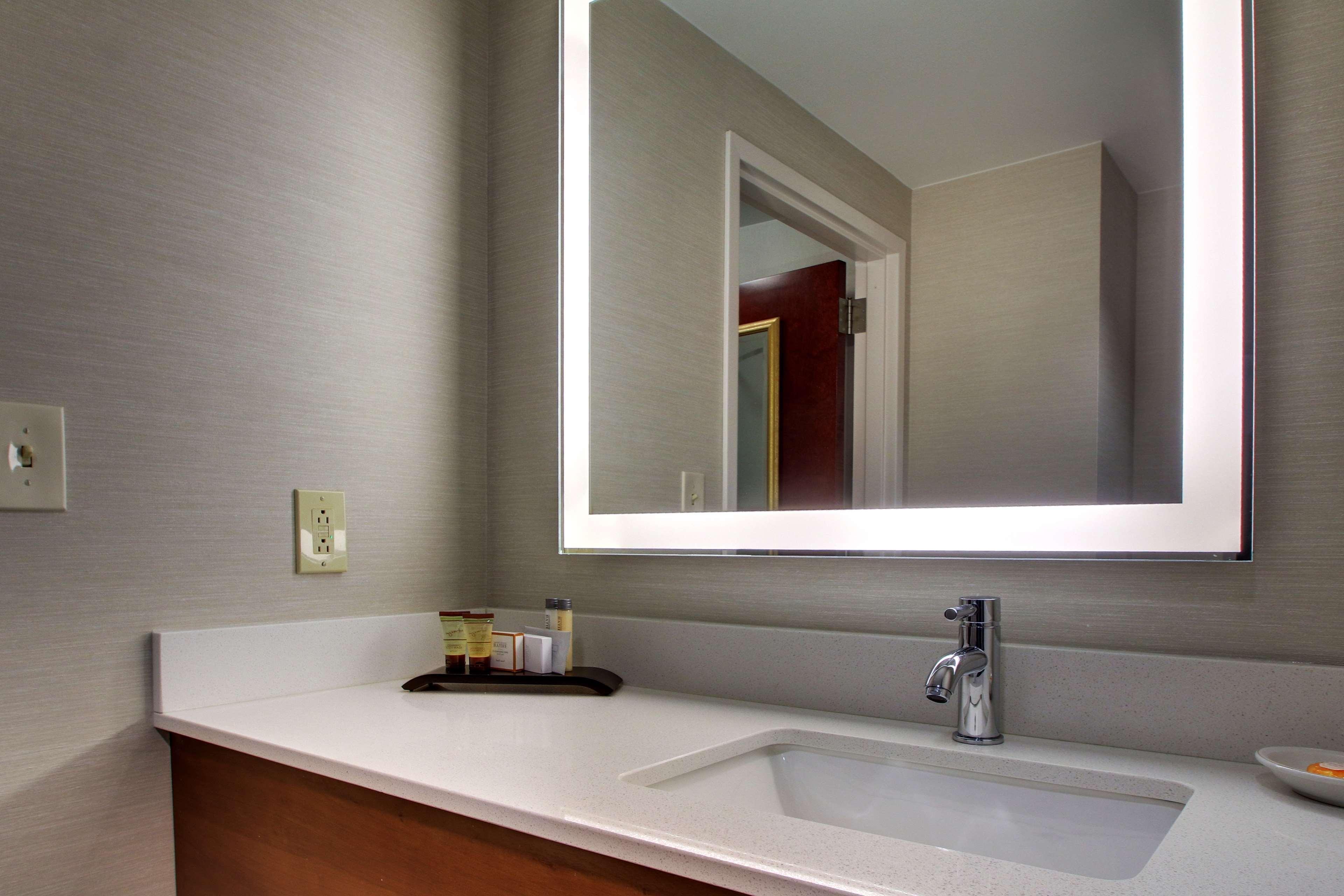Best Western Plus Boston Hotel Exterior photo