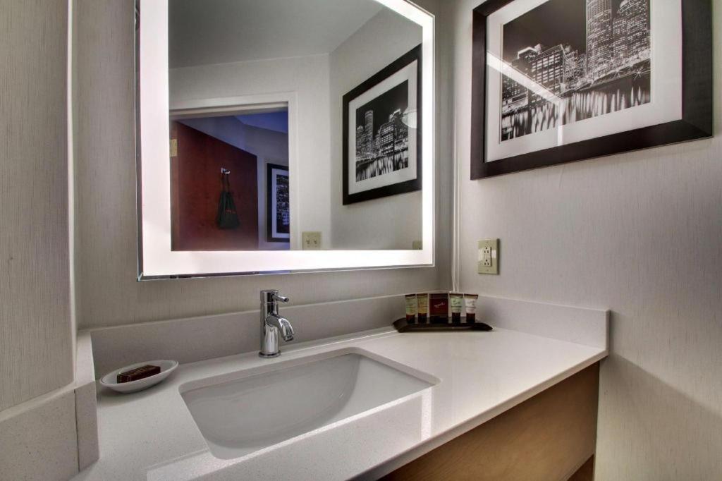 Best Western Plus Boston Hotel Exterior photo